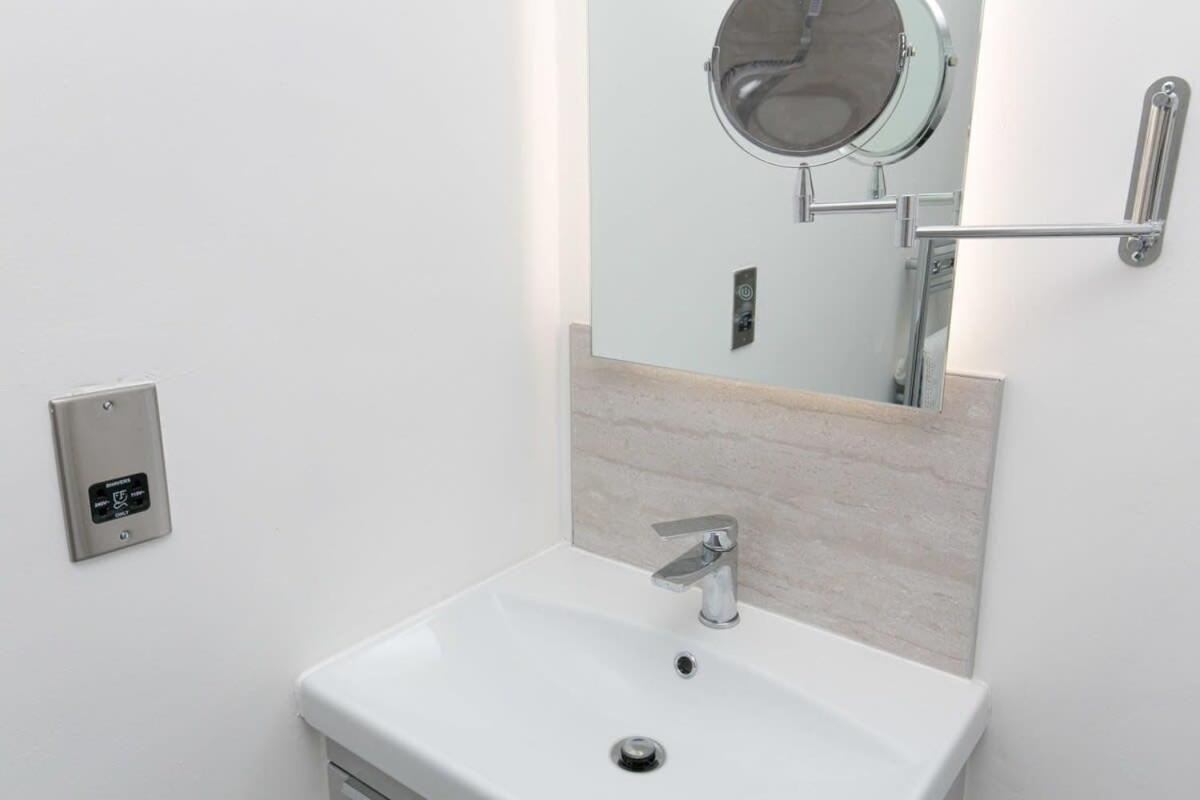 Stunning 2 Bedroom Apartment In 沃勒西 外观 照片