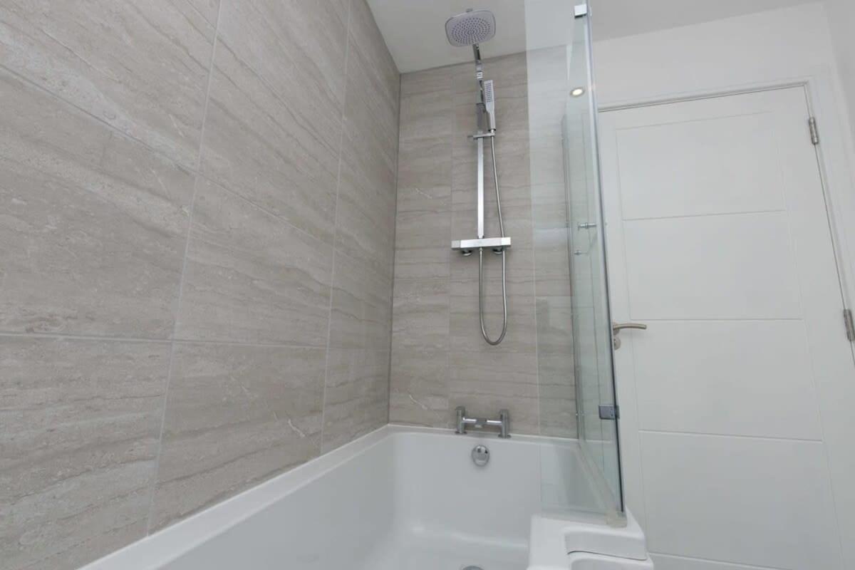 Stunning 2 Bedroom Apartment In 沃勒西 外观 照片